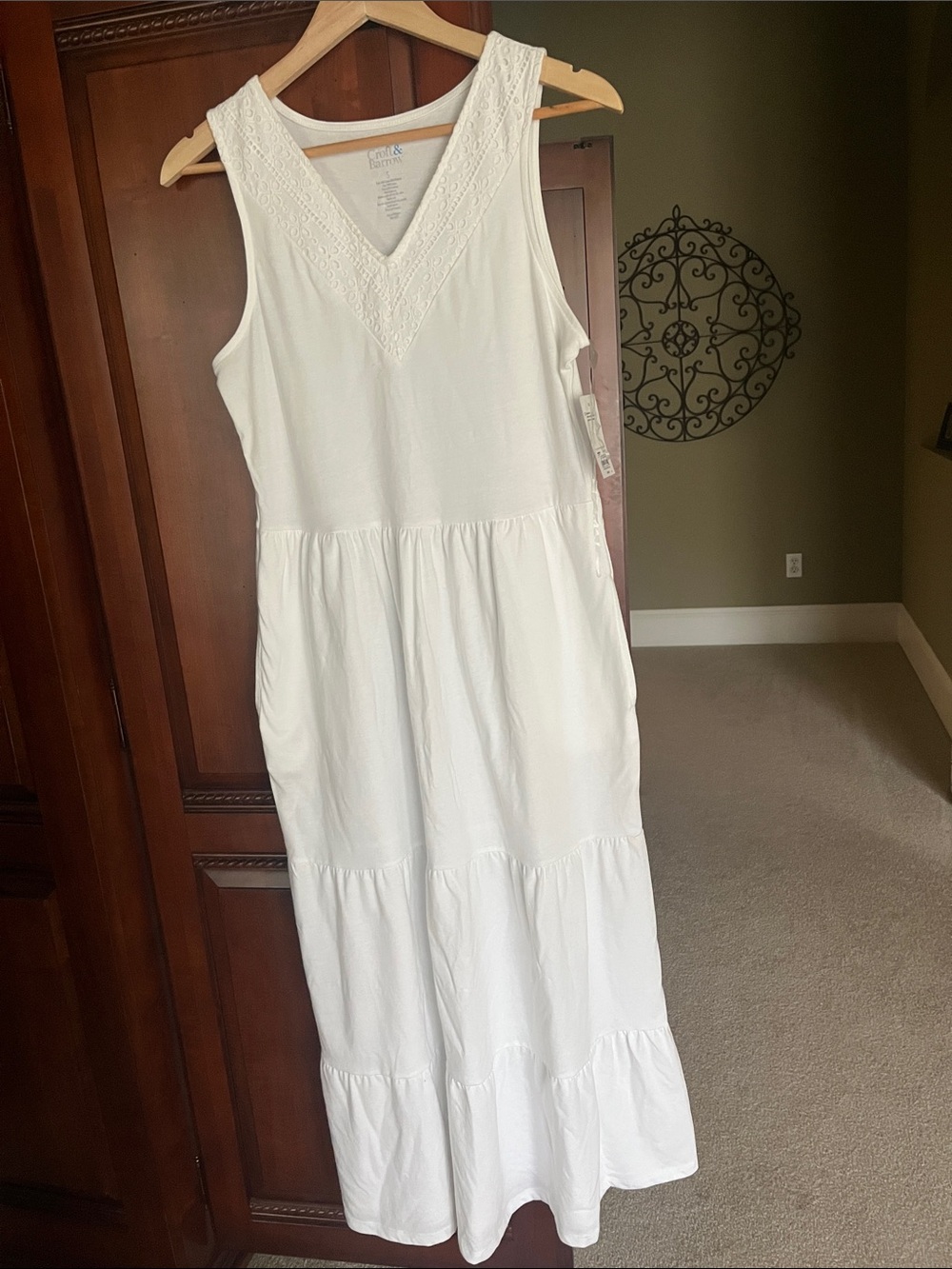 croft & barrow White Sleeveless V‑Neck Tiered Maxi Dress
